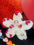 Chic Outline Heart Claw